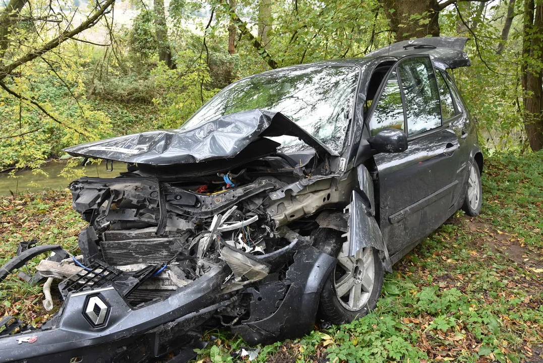 Województwo lubelskie: Opel czołowo zderzył się z Renault. Trzy osoby w szpitalu - Zdjęcie główne