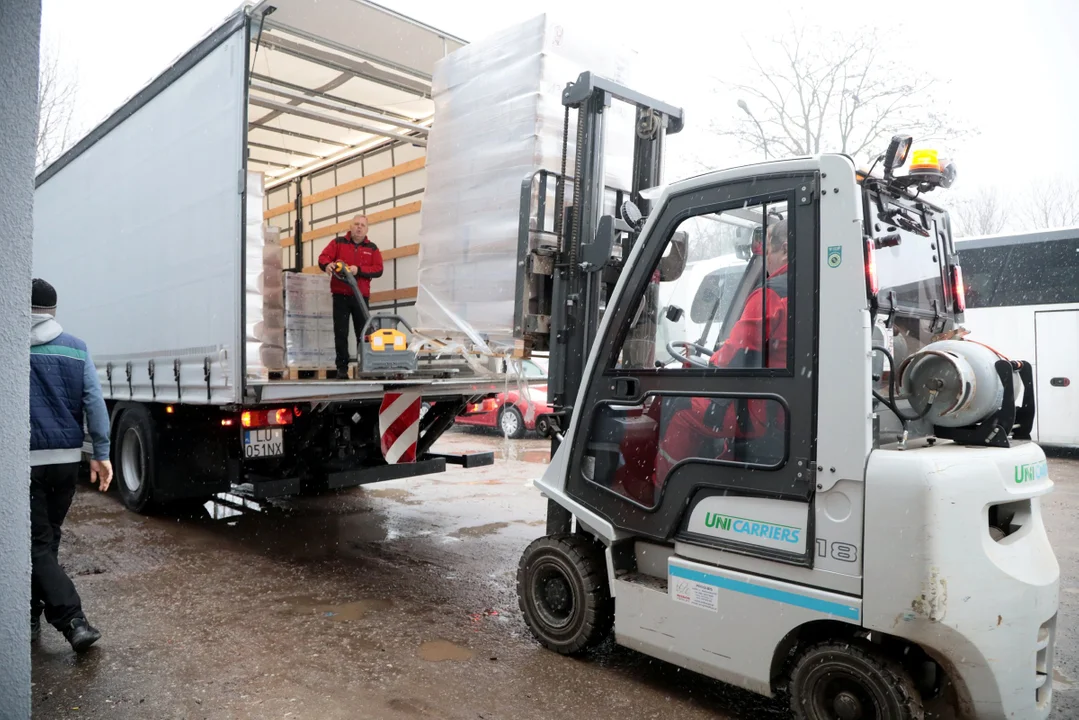 Pierwszy transport żywnościowy wyruszył z PCK do mieszkańców województwa lubelskiego [ZDJĘCIA] - Zdjęcie główne