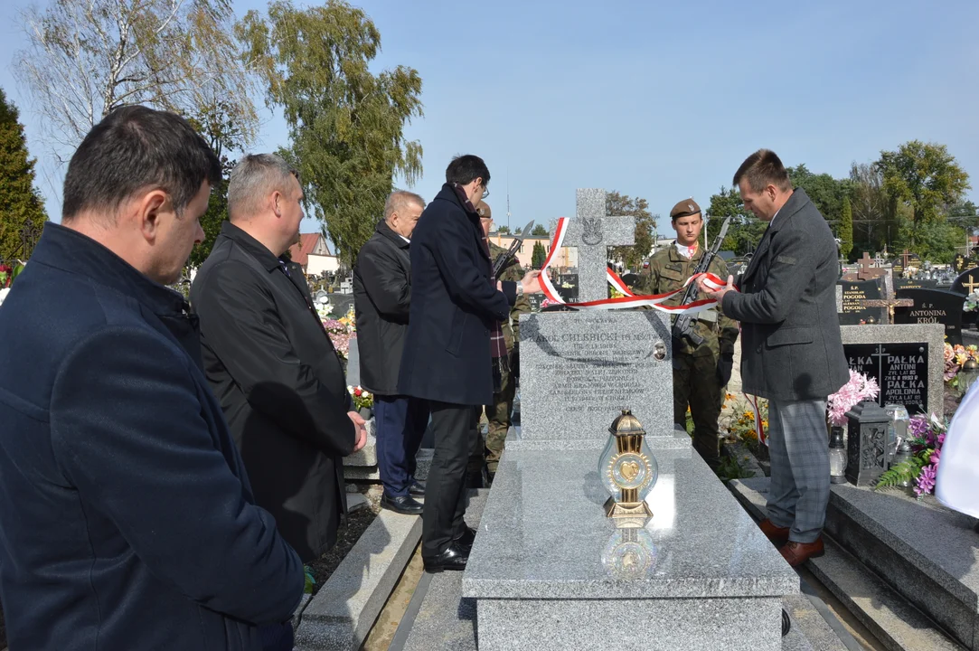 Odsłonięcie nagrobka żołnierza AK Karola Chlebickiego w Chodlu