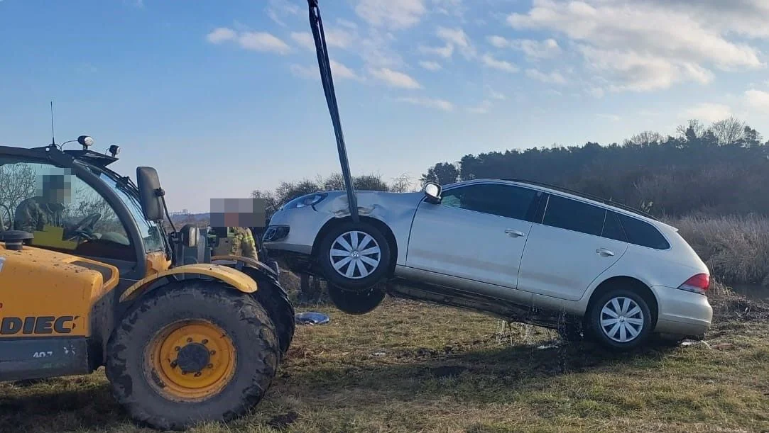 Lubelskie: Wjechał samochodem do rzeki.