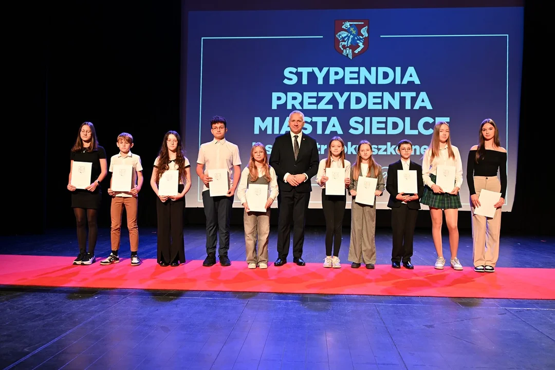 Prezydent Siedlec wręczył stypendia najzdolniejszym [ZDJĘCIA] - Zdjęcie główne