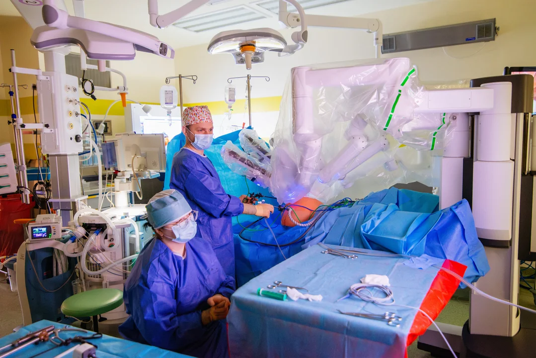 Robotem w raka. Maszyna wykonała już 500 operacji w COZL w Lublinie