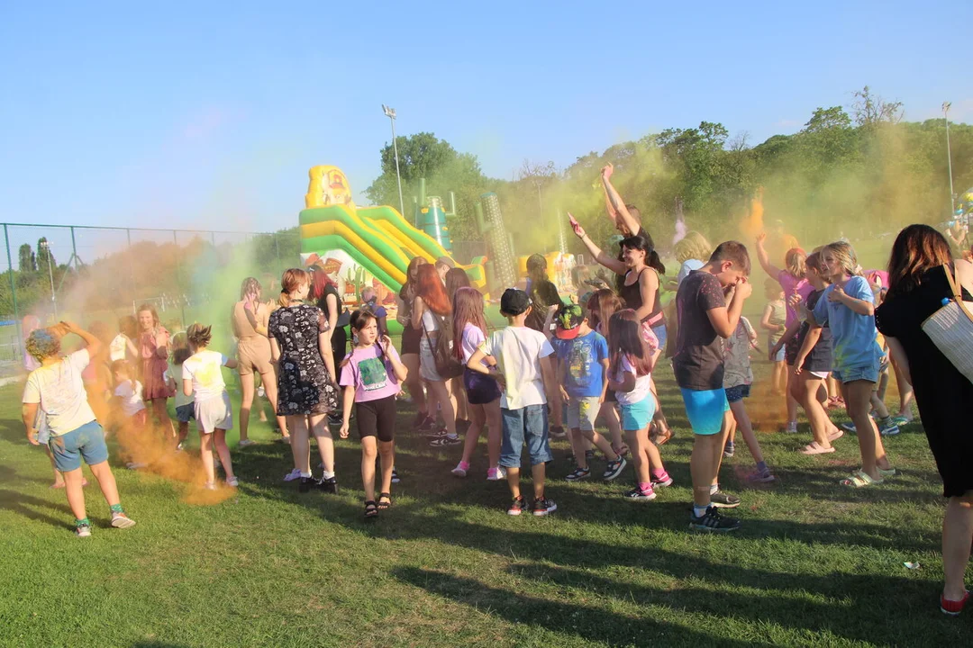 Zabawa z proszkami Holi w Lubartowie (zdjęcia) - Zdjęcie główne