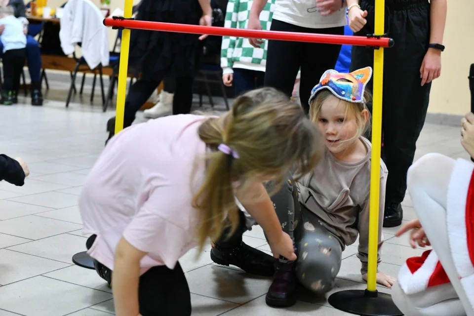 Zabawa choinkowa w Jeziorach (zdjęcia).