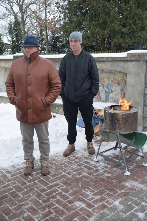 Koło Gospodyń Wiejskich w Zimnej Wodzie zaprosiło na kiermasz świąteczny na pomoc Marcie Ochnik