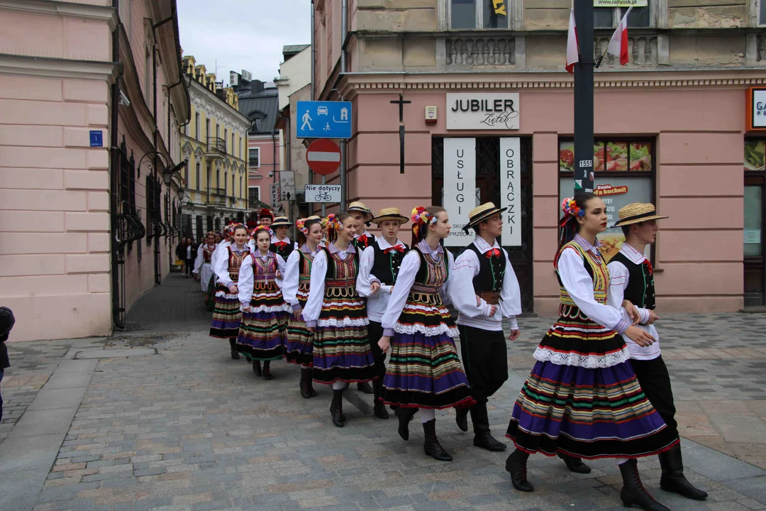 Obchody 3 maja w Lublinie. Mieszkańcy zatańczyli wspólnie Poloneza