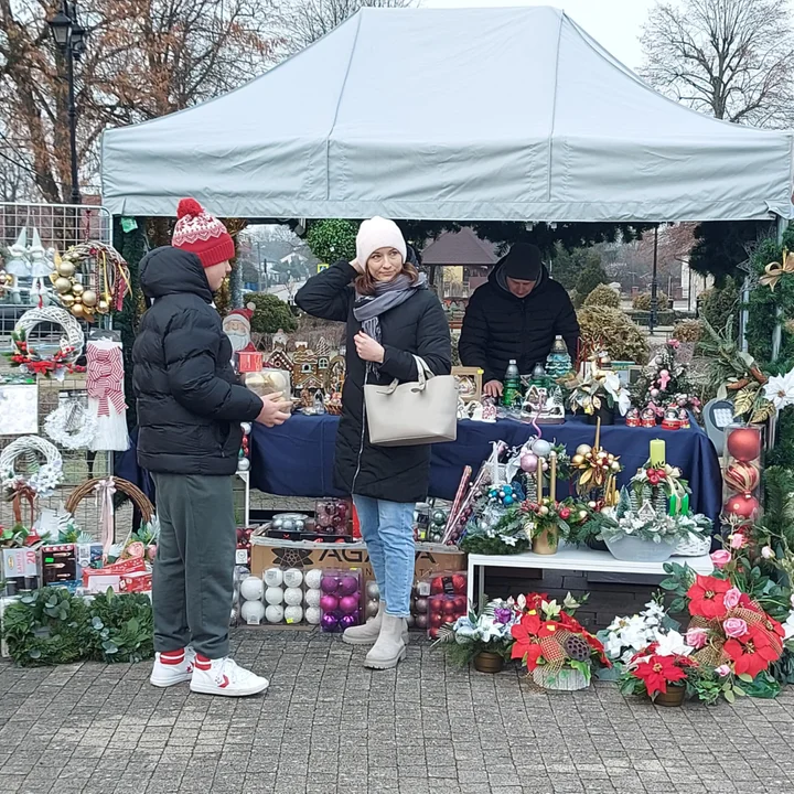 Józefów gasi światło. To już ostatni jarmark (foto) - Zdjęcie główne