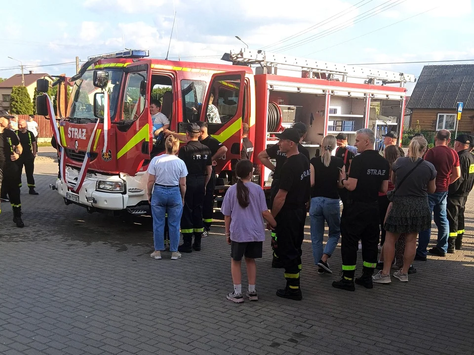 Strażacki Renault przyjechał z Dolnego Śląska do OSP Dąbie. Teraz tu posłuży - Zdjęcie główne