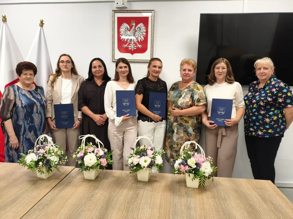 Dziesięć nauczycielek z awansem. Wójt Gminy Wilga wręczyła akty mianowania - Zdjęcie główne