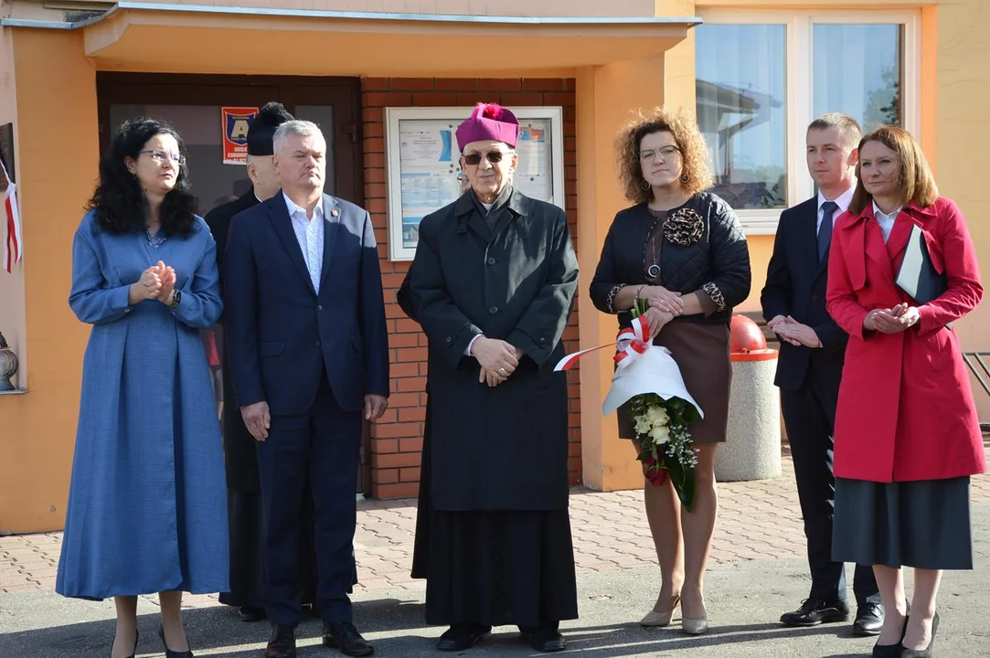 Uroczystość odłonięcta tabicy pamiątkowej poświęconej chodelskim Żydom zamrodowanym podczas akcji „Reinhardt”