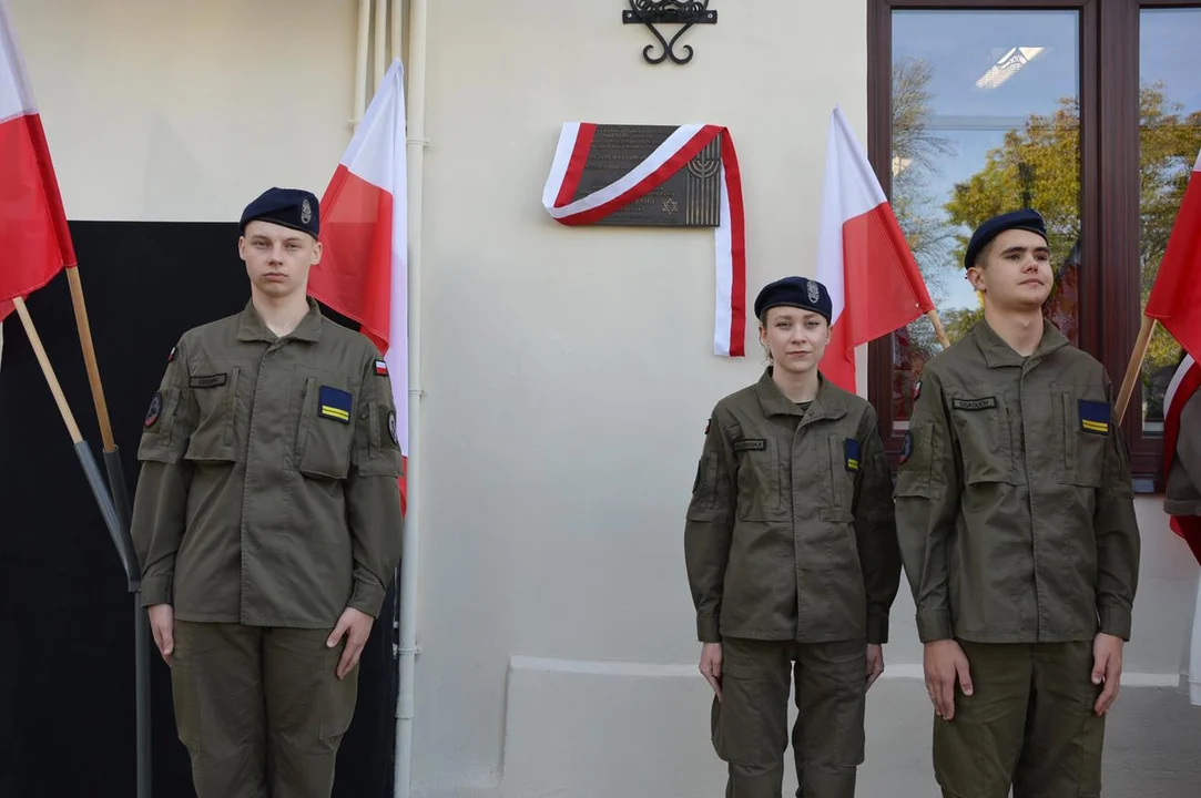 Odsłonięcie tablicy poświęconej zamordowanym Żydom z Opola Lubelskiego