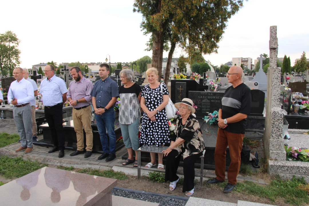 Nagrobek byłego burmistrza Łukowa Andrzeja Śledzia oficjalnie odsłonięty