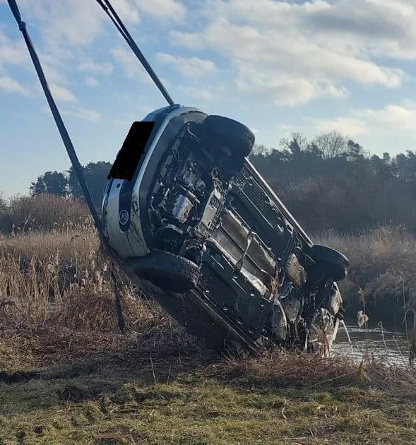 Lubelskie: Wjechał samochodem do rzeki.