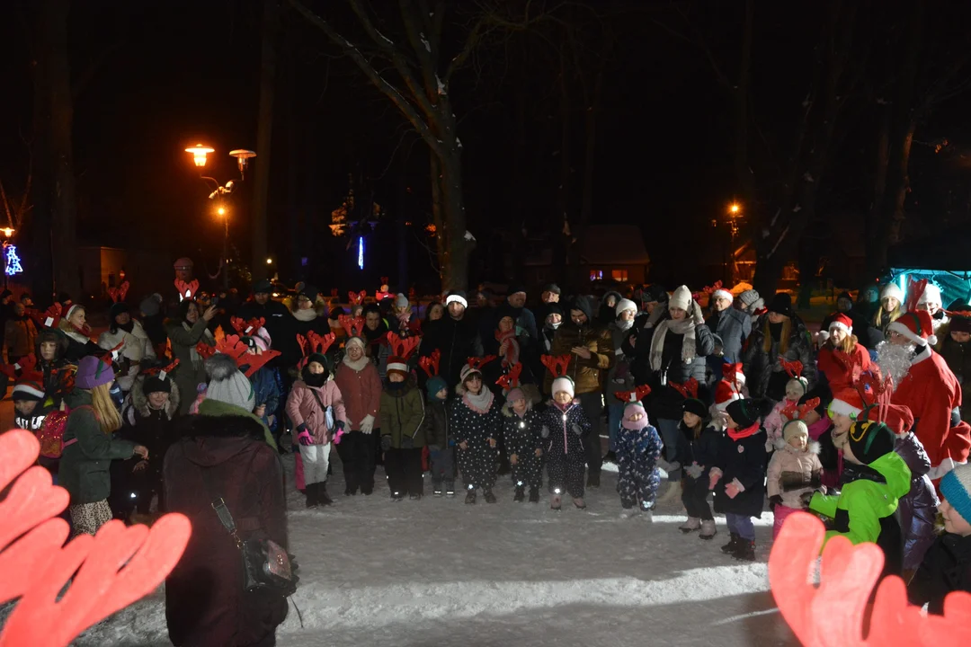 Choinka rozświetliła rynek w Puchaczowie