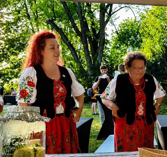 Pszczoły, katarynka i tańce do późnego wieczora. Dworek w Miętnem tętnił życiem