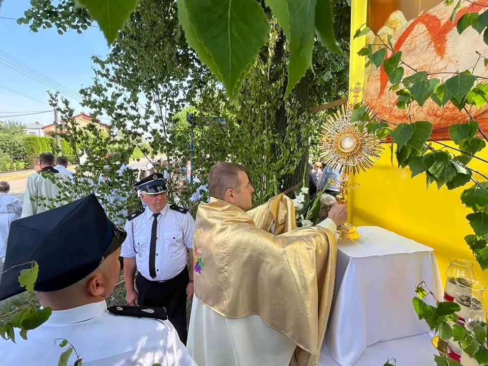 Procesja Bożego Ciała w parafii Matki Kościoła w Łukowie