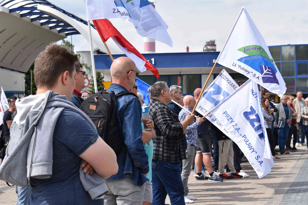 Cichy protest w puławskich Azotach (galeria) - Zdjęcie główne