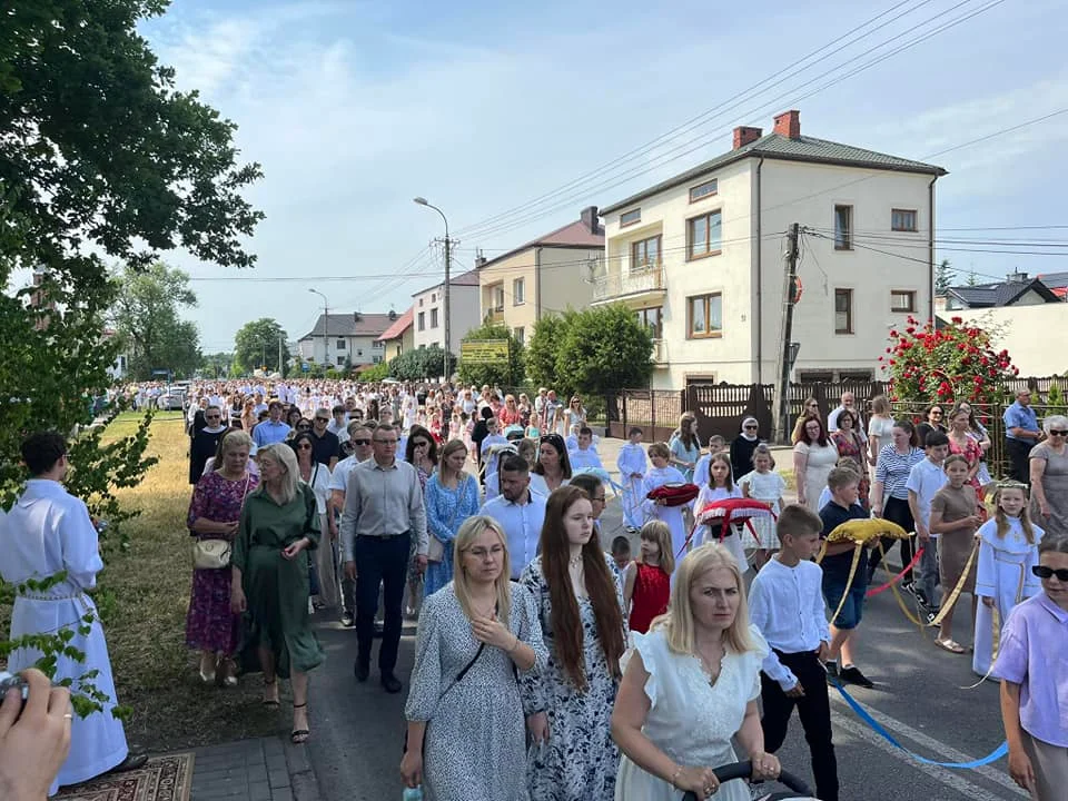 Procesja Bożego Ciała w parafii Matki Kościoła w Łukowie