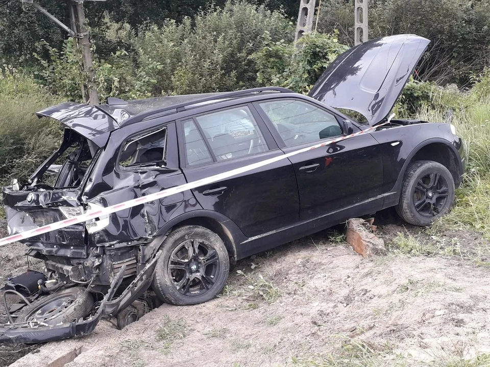 Województwo lubelskie: BMW wjechało pod nadjeżdżający pociąg - Zdjęcie główne