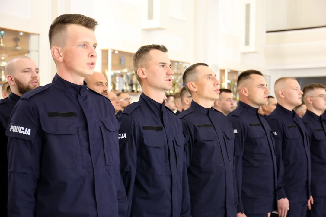 Ponad 70 nowych policjantów w lubelskich garnizonie. Złożyli już uroczyste ślubowanie