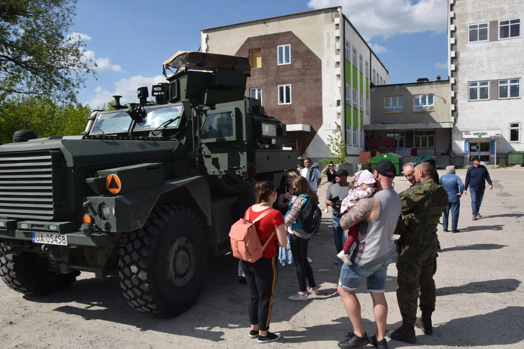 Łęczna: Pod "Gryfem" zaparkował rosomak i amerykańskie MRAP-y (ZDJĘCIA) - Zdjęcie główne