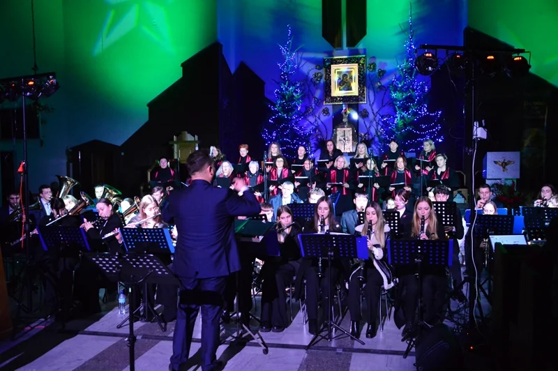 Koncert kolęd w radzyńskim  Sanktuarium MBNP - Zdjęcie główne