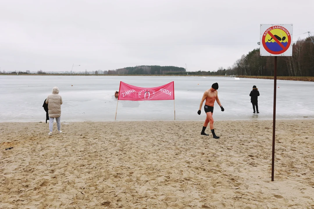 Morsowanie nad Zalewem Zimna Woda podczas WOŚP