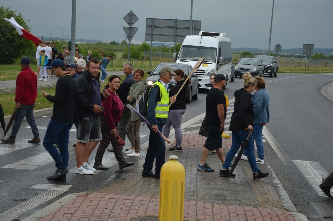 Protest producentów malin w Opolu Lubelskim. Dzień drugi