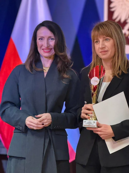 Nasi nauczyciele też potrafią strzelać! Starosta wręczyła puchary