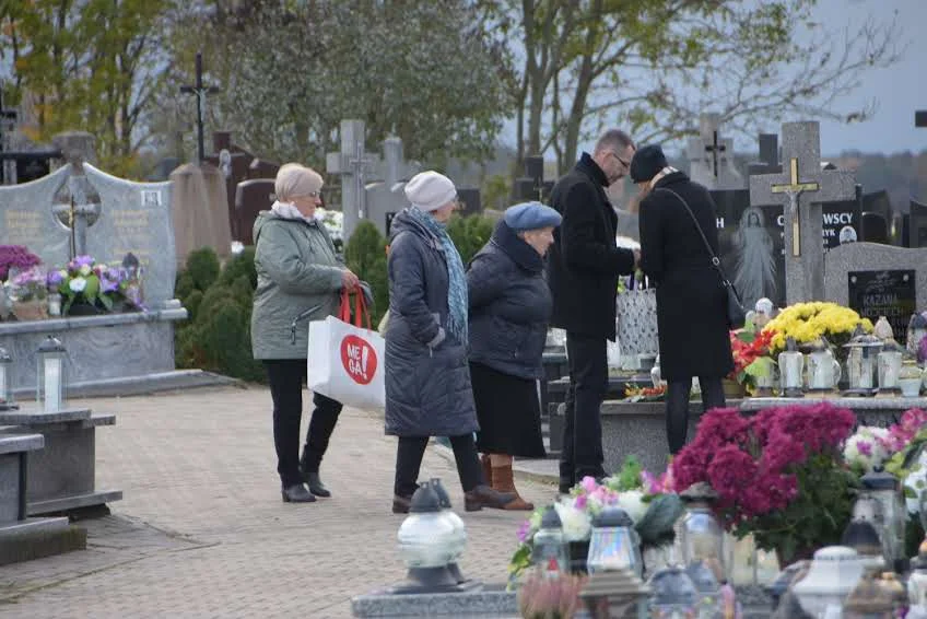 Uroczystości Wszystkich Świętych  na cmentarzu w Radoryżu Kościelnym (ZDJĘCIA) - Zdjęcie główne