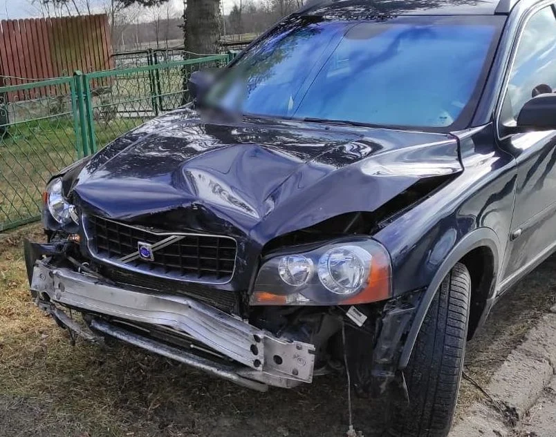 Powiat parczewski: zderzenie Volvo z Mercedesem wartym setki tysięcy. Jedna osoba w szpitalu (ZDJĘCIA) - Zdjęcie główne