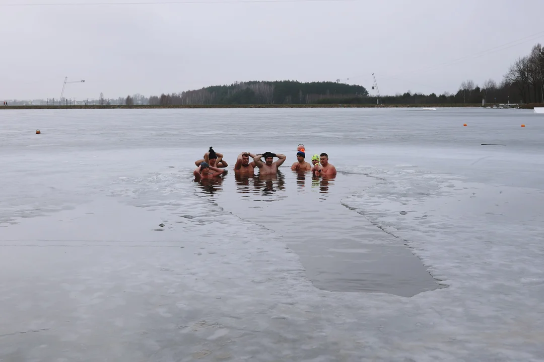 Morsowanie nad Zalewem Zimna Woda podczas WOŚP