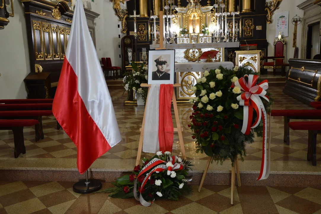 Odsłonięcie nagrobka żołnierza AK Karola Chlebickiego w Chodlu