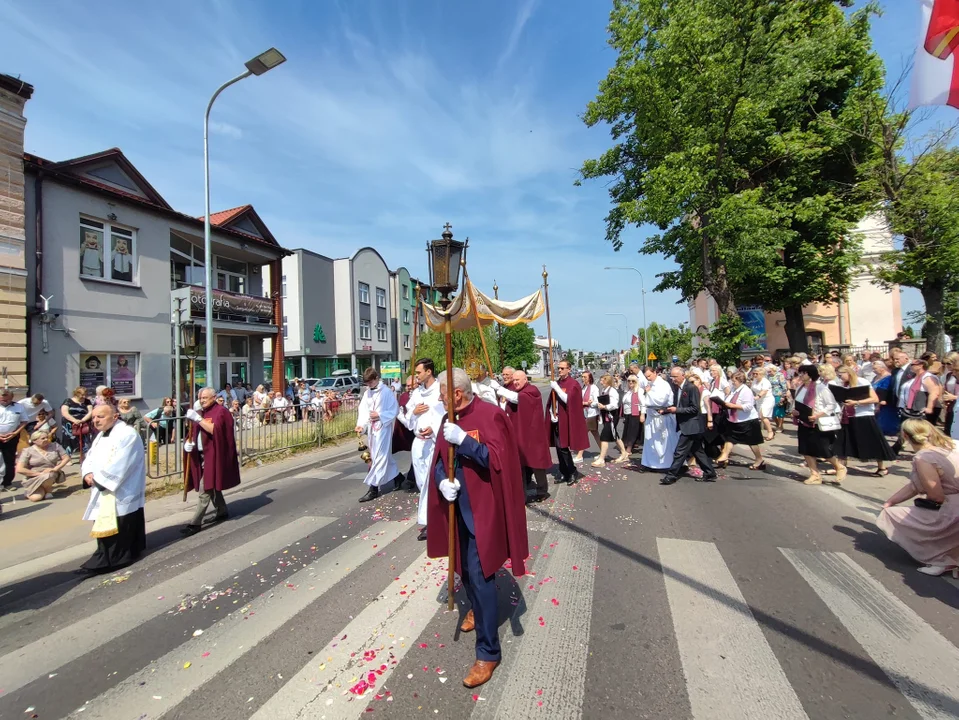 Procesja Bożego Ciała w parafii Podwyższenia Krzyża Świętego w Łukowie