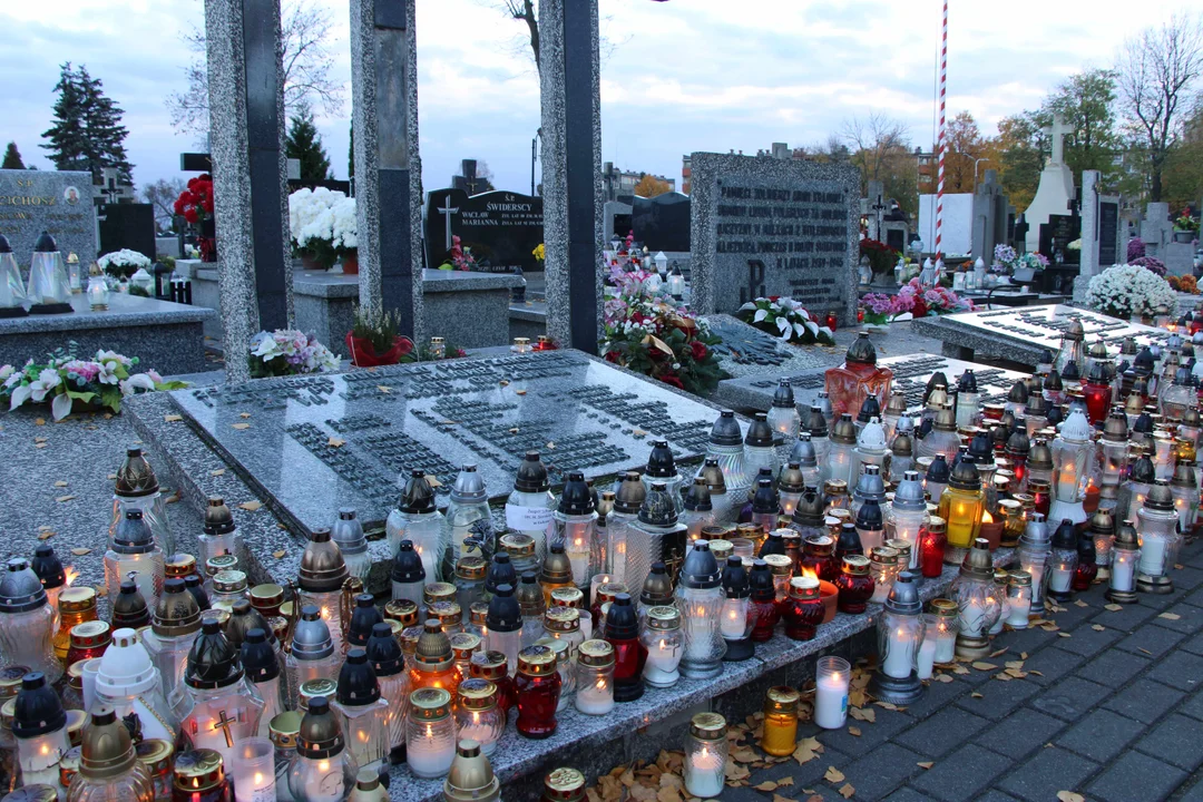 Pomnik „Żołnierzy Armii Krajowej Obwodu Łuków, poległych za wolność Ojczyzny” na cmentarzu św. Rocha