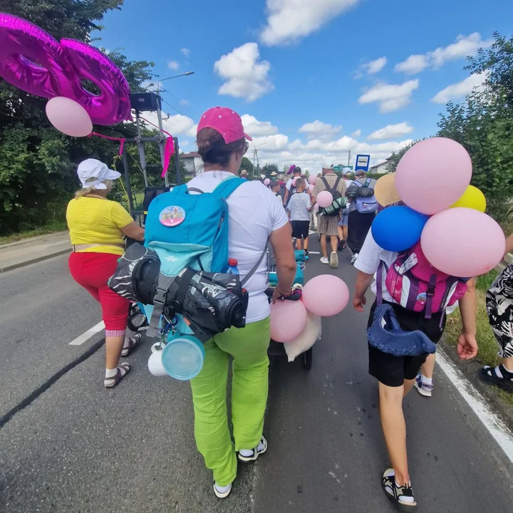 347 kilometrów modlitwy, upału i spotkań. Pielgrzymi z Łaskarzewa już u celu! - Zdjęcie główne