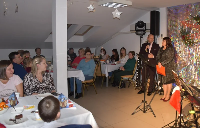 Setka gości na Mikołajkach w bibliotece w Krzywdzie (ZDJĘCIA). Udane spotkanie mieszkańców