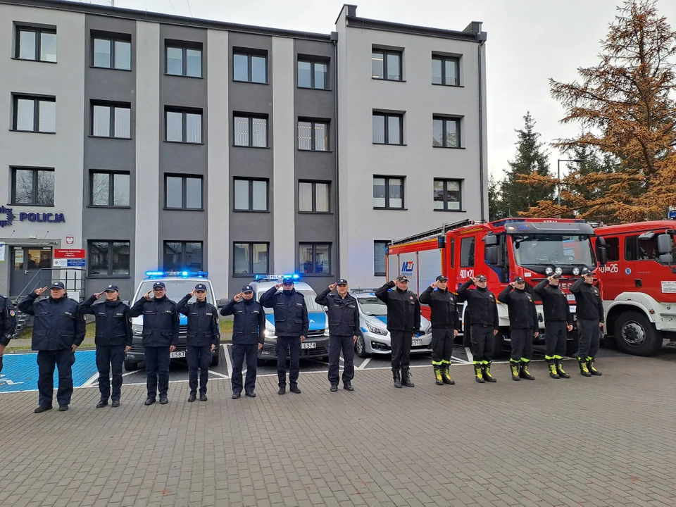 W Biłgoraju zawyły syreny. Policja i Straż Pożarna oddają hołd (foto) - Zdjęcie główne