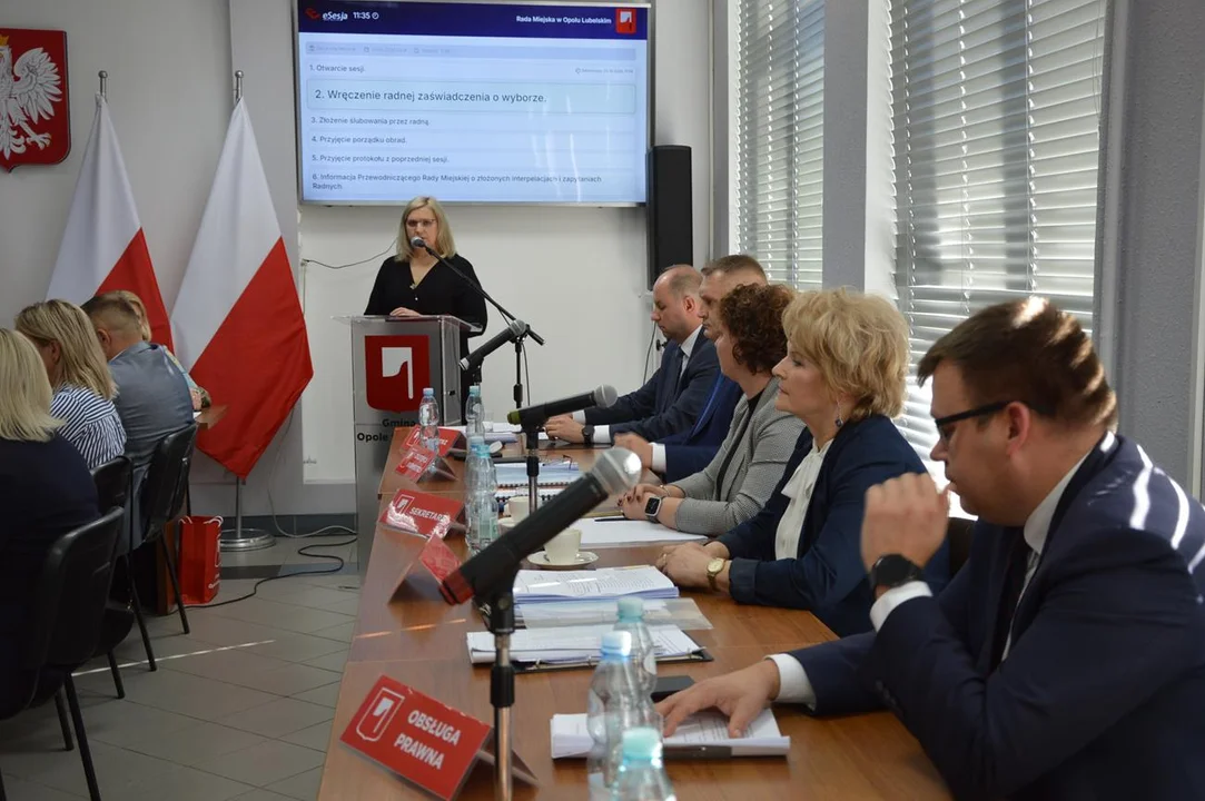 Ślubowanie radnej Rady Miejskiej w Opolu Lubelskim Anny Matuski