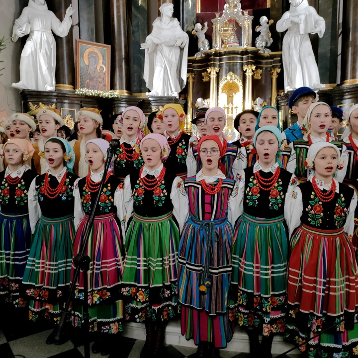 ŁUKÓW „Łukowiacy” kolędowali w parafiach (ZDJĘCIA) Wspaniałe koncerty i oprawa mszy św. - Zdjęcie główne