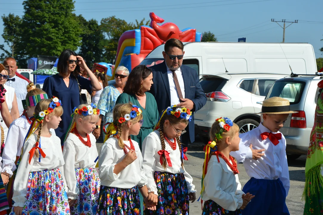 W niedzielę w Józefowie nad Wisłą odbyły się Dożynki Gminne