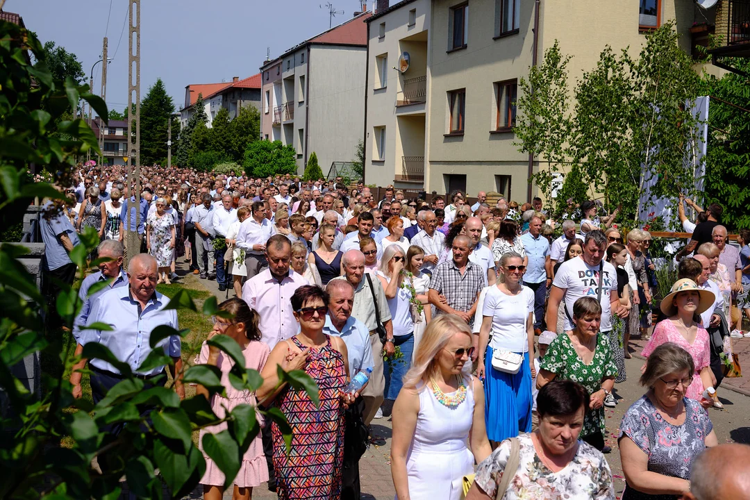 Procesja Bożego Ciała w parafii Matki Kościoła w Łukowie