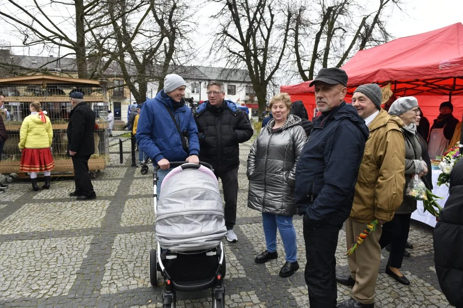 Jarmark Wielkanocny w Łukowie (zdjęcia i film) Dzielili się jajkiem - Zdjęcie główne