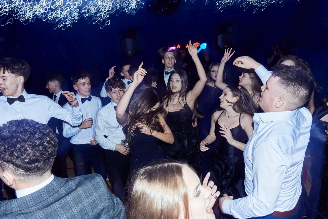 Ósmoklasiści z "dwójki" pożegnali się ze szkołą! (ZDJĘCIA cz. 2) - Zdjęcie główne