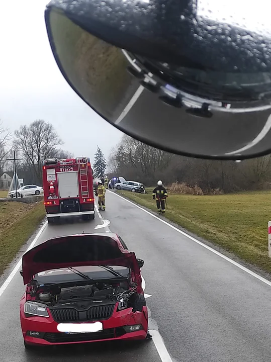 Powiat łukowski: Wypadek samochodowy we wsi Kosuty. Interweniowali strażacy - Zdjęcie główne
