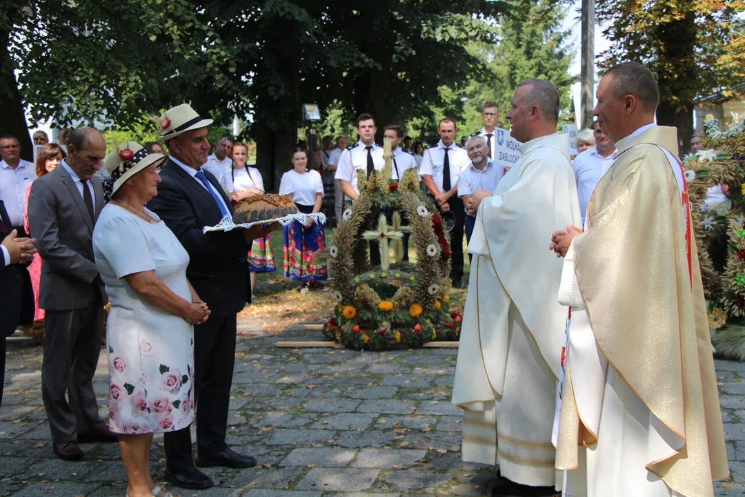 Dożynki w Sernikach - msza, korowód i wieńce