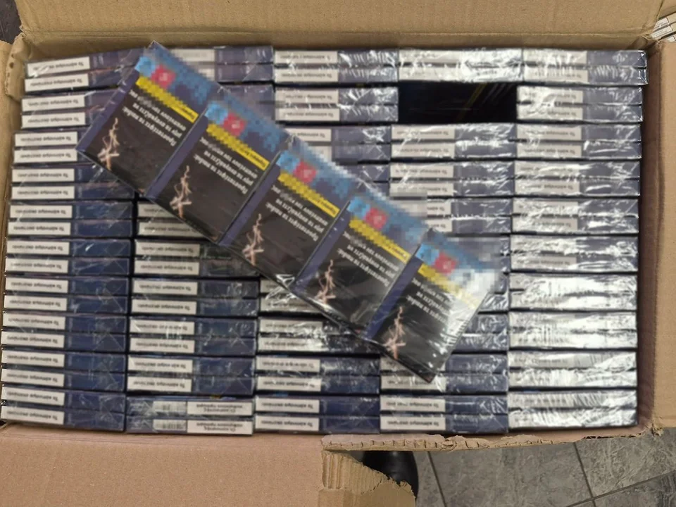 Powiat opolski: 2000 paczek nielegalnych papierosów zabezpieczonych. Straty Skarbu Państwa mogły przekroczyć 57 tys. zł (foto) - Zdjęcie główne