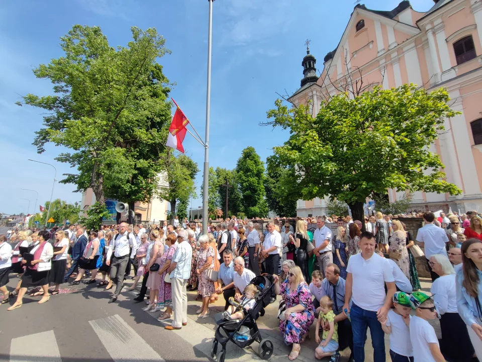 Procesja Bożego Ciała w parafii Podwyższenia Krzyża Świętego w Łukowie