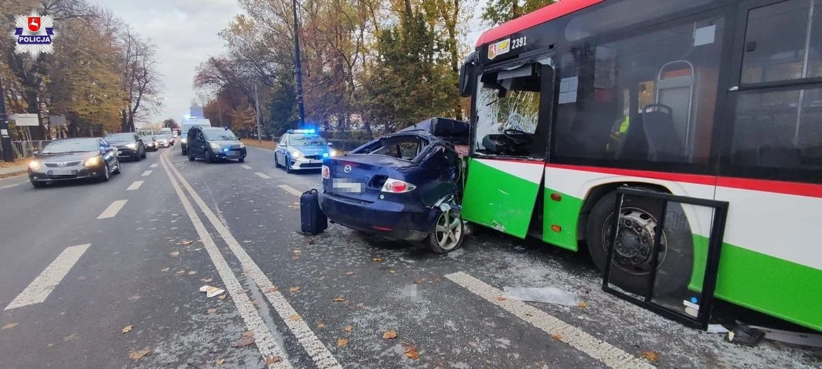 Lublin: Samochód zderzył się z autobusem. Ucierpieli dwaj obywatele Ukrainy - Zdjęcie główne