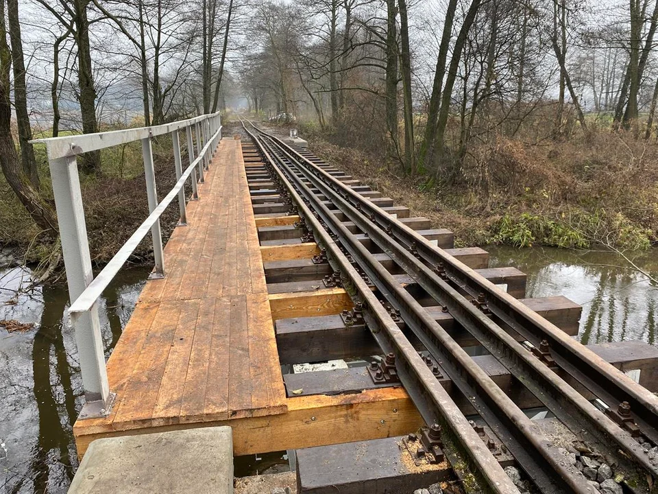 Trwa modernizacja zabytkowych mostów Nadwiślańskiej Kolejki Wąskotorowej